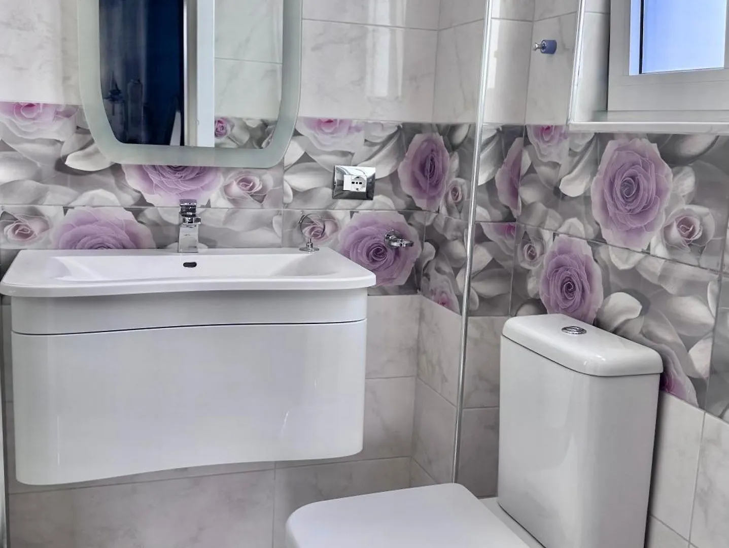 Apartament Tirana 0*,  Albania